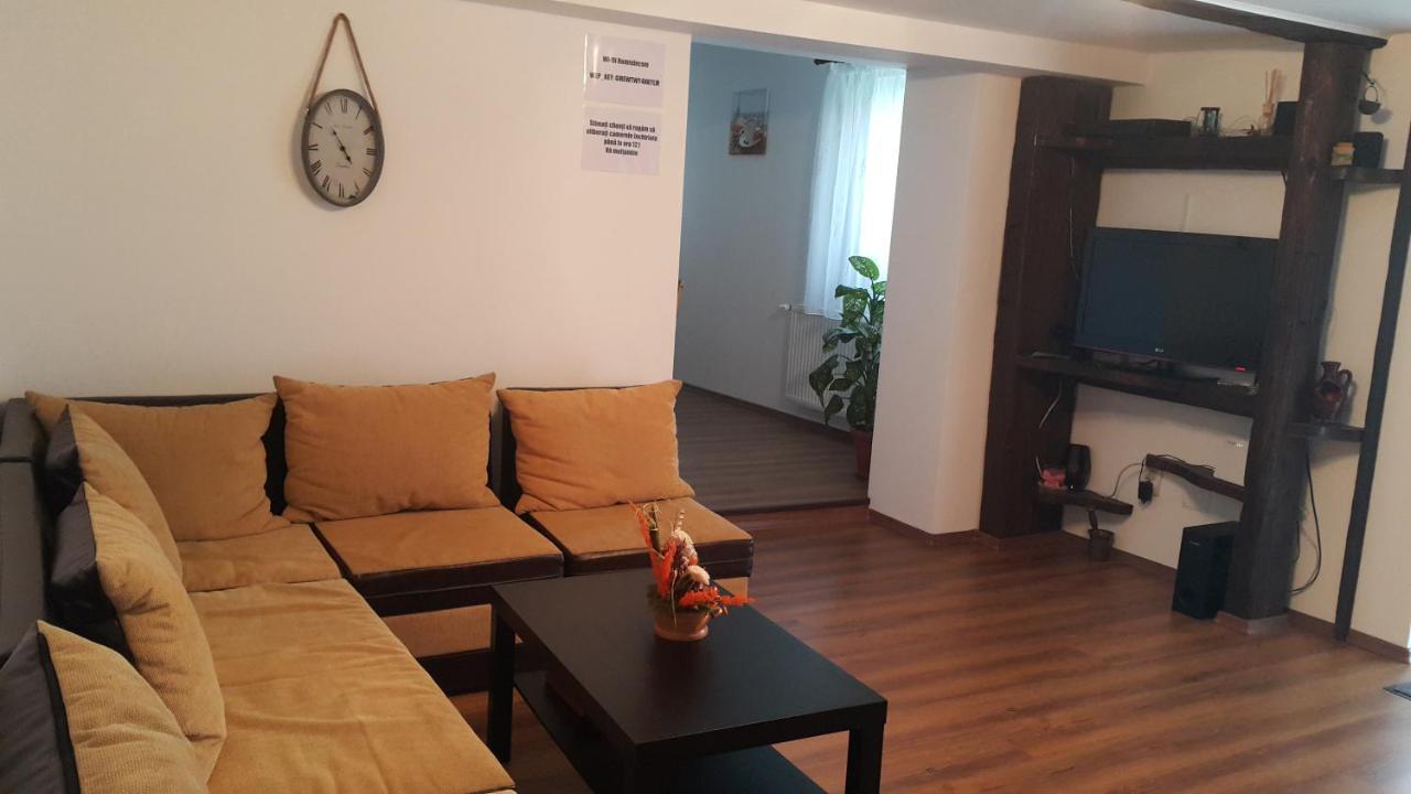 Casa De Oaspeti Laura Рышнов Экстерьер фото