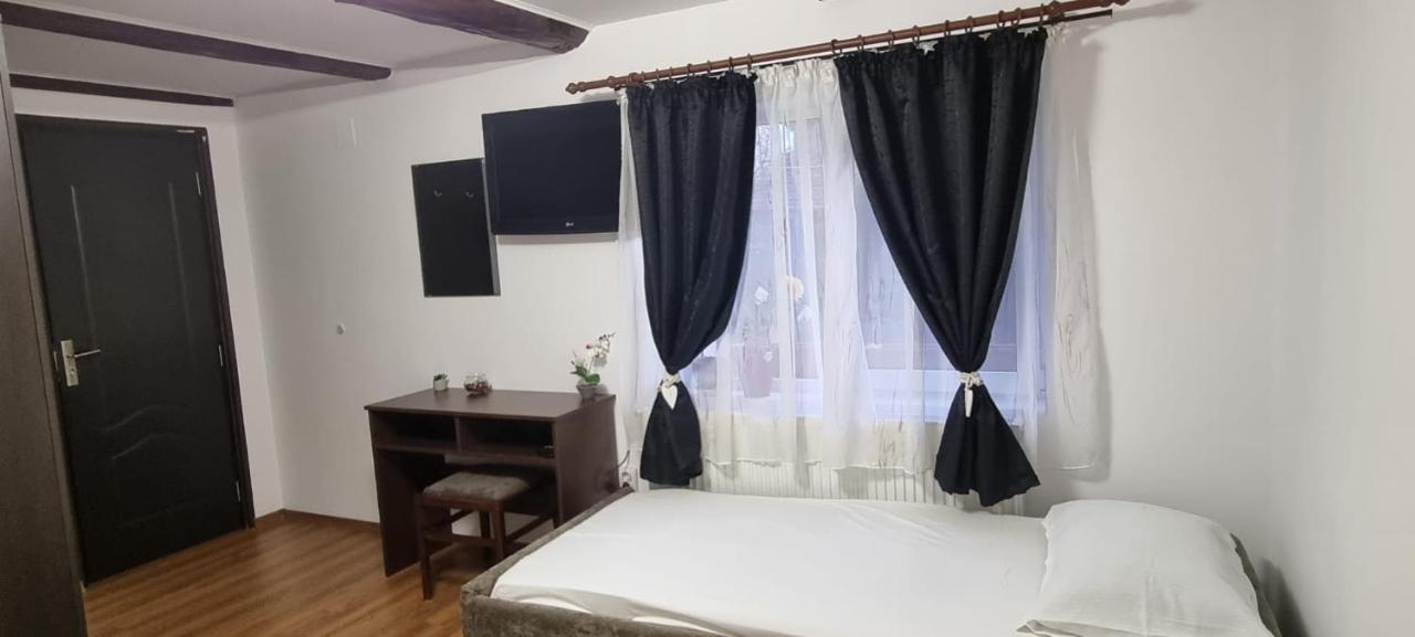 Casa De Oaspeti Laura Рышнов Экстерьер фото