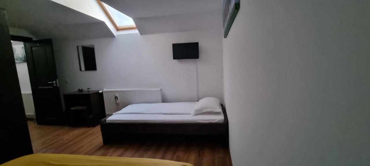 Casa De Oaspeti Laura Рышнов Экстерьер фото